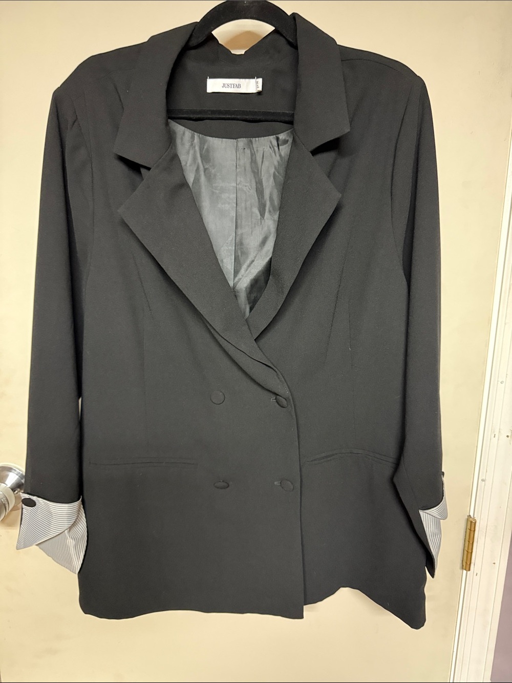 JustFab Black Double-Breasted Rolled-Cuff Blazer